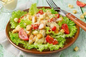 Salata Cezar: Delicatesa Cu O Istorioară Fascinantă