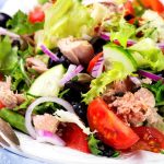 Salata de Ton Clasica: O Poveste Culinară