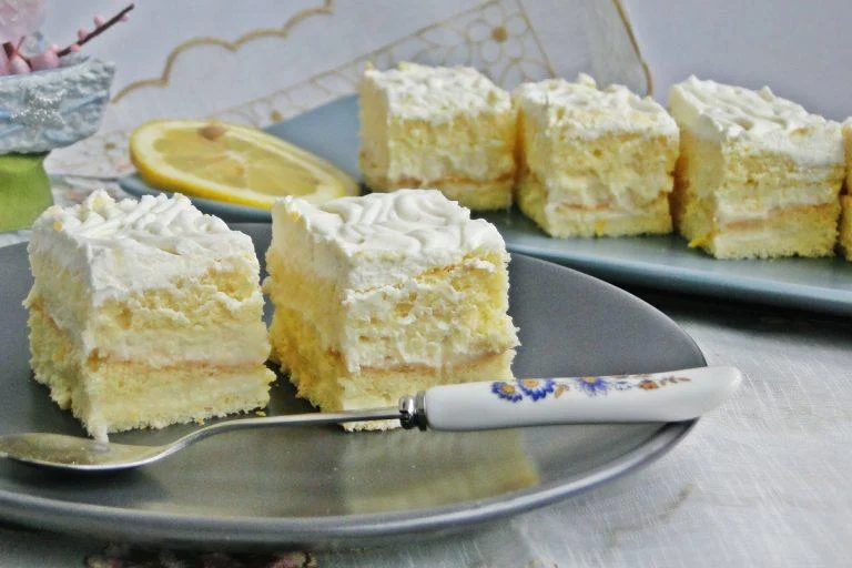 Prajitura cu Lamaie: Deliciul Racoritor Pentru Zilele Calda