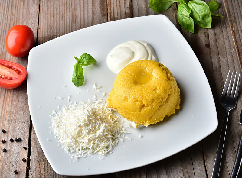 Calorii Mămăligă cu Brânză