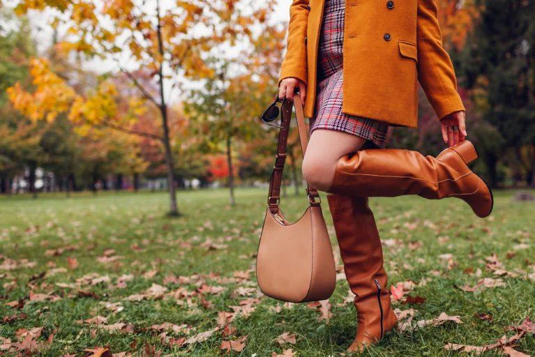 5 ținute cu cizme lungi pentru un stil casual-chic